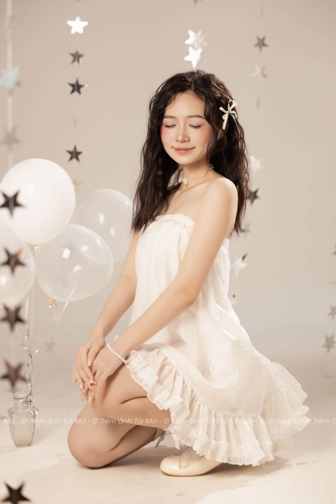 WHITE BIRTHDAY 8