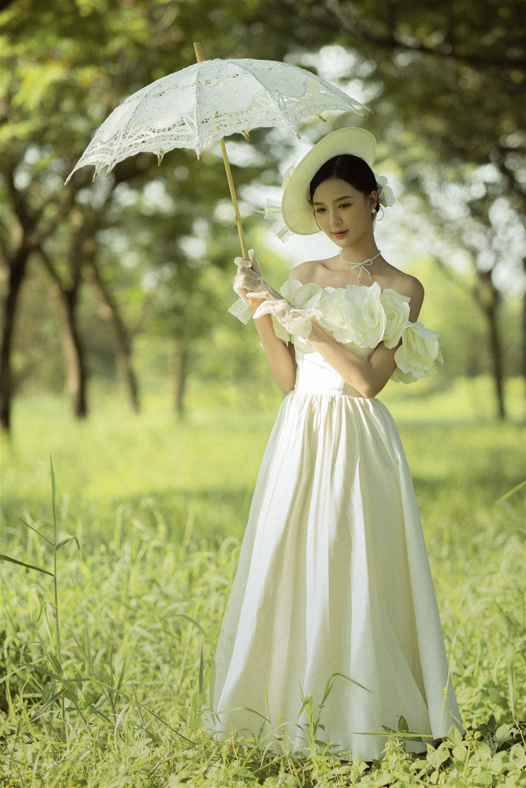 WHITE TULIP 4