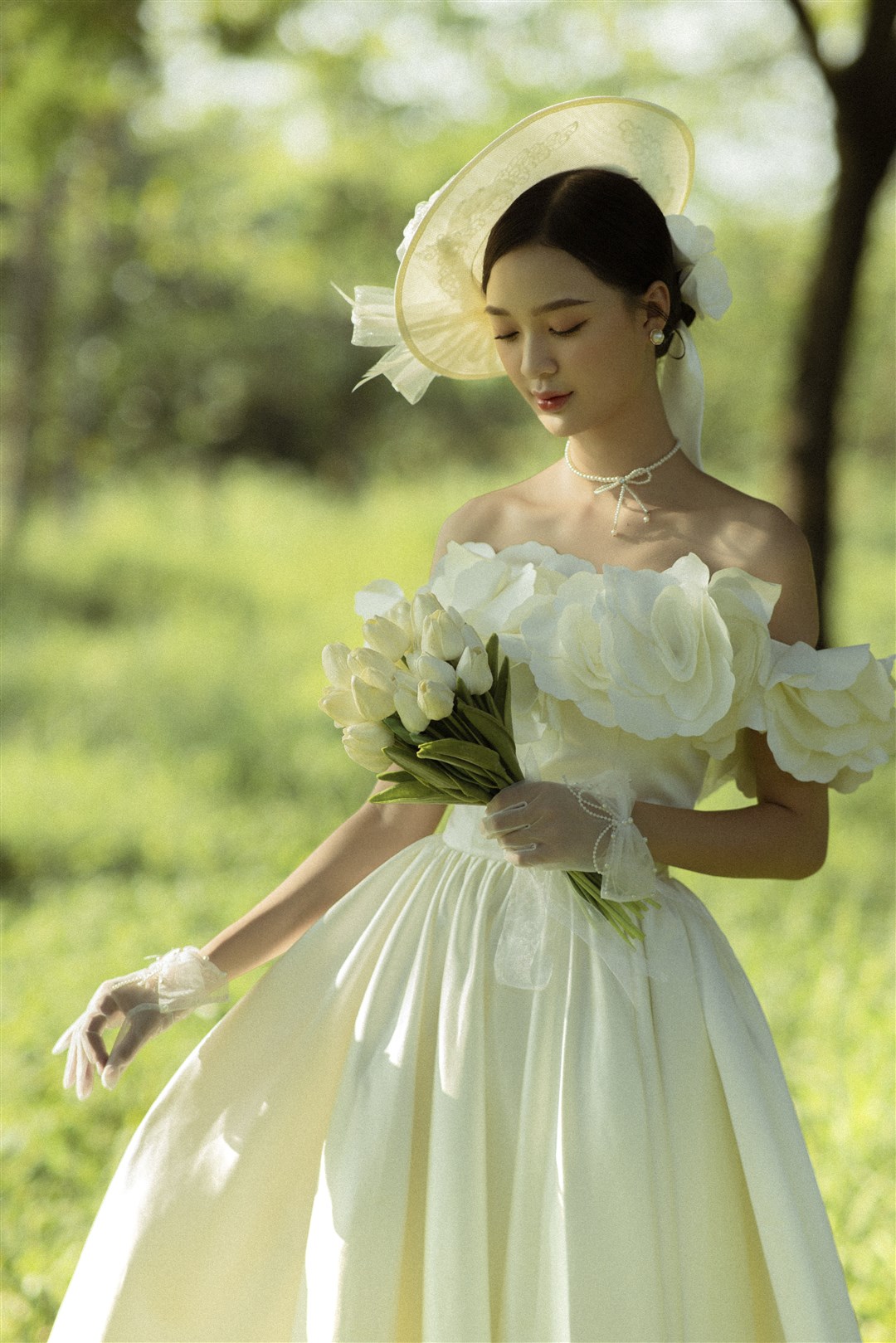 WHITE TULIP 7