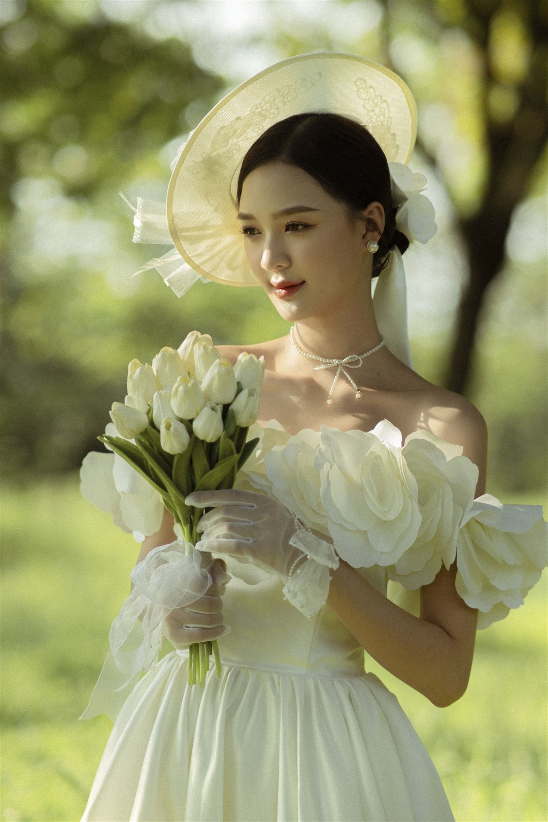WHITE TULIP 9